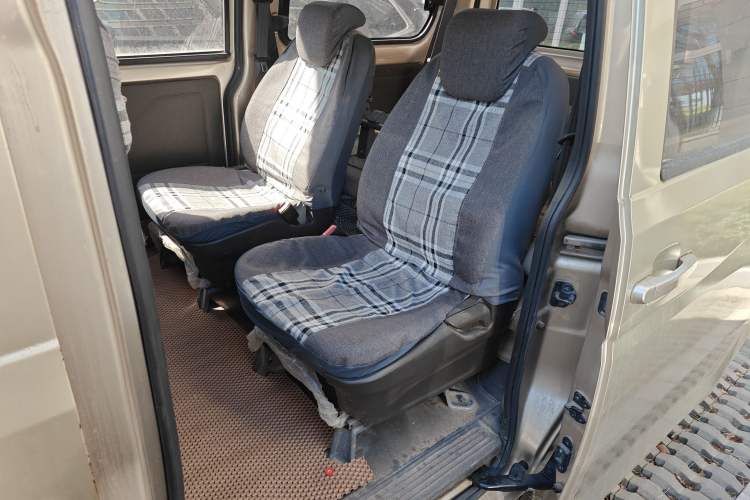 Used Wuling Rongguang V 2016 1.5L Standard Version Left Rear Seat