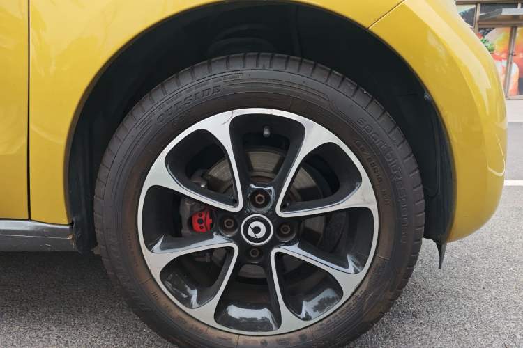 Used smart forfour 2016 1.0L 52 kW Passion Edition Right Front Wheel Hub