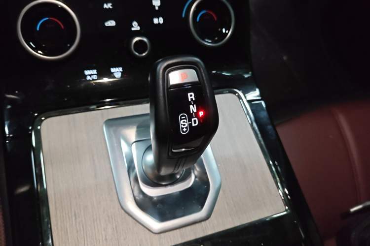 Used Land Rover Range Evoque 2023 Aurora L 249 PS Luxury Edition
