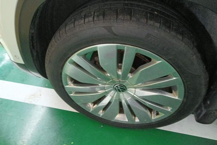 Used Volkswagen Teramont 2021 530 V6 All-Wheel Drive Prestige Flagship Edition Left Front Wheel Hub