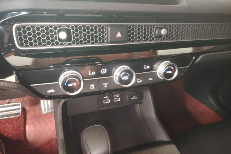 Used Honda Civic 2022 240TURBO CVT Dynamic Edition Audio And AC Panel