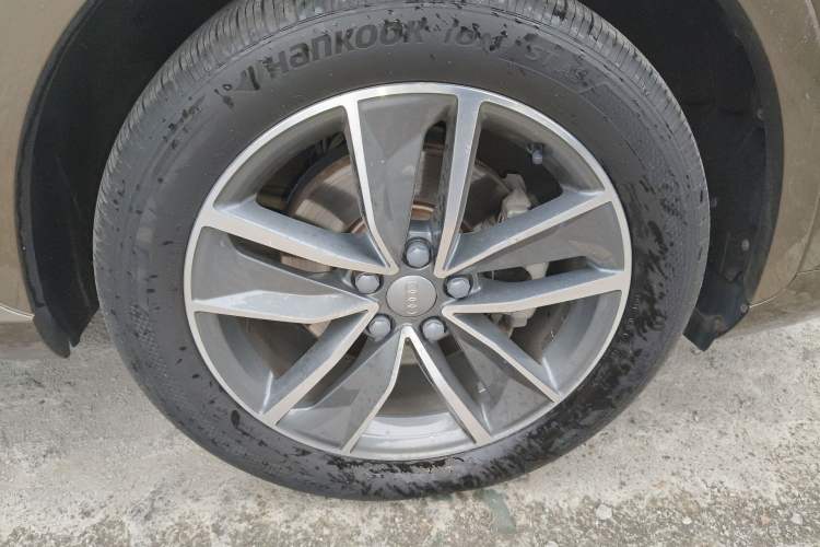 Used Audi Q3 2018 30th Anniversary Edition 35 TFSI Sport Model Right Front Wheel Hub