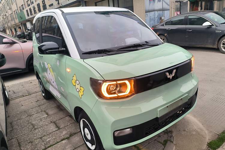 Used Wuling Hongguang MINIEV 2021 Macaron Fashion Model Lithium Iron Phosphate Front Right 45 Deg