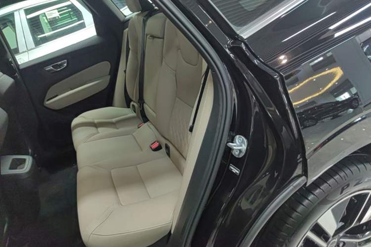 Used Volvo XC60 2026 B5 4x4 Smart Luxury Edition