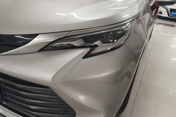 Used Toyota Sienna 2021 2.5L Hybrid Luxury Edition
