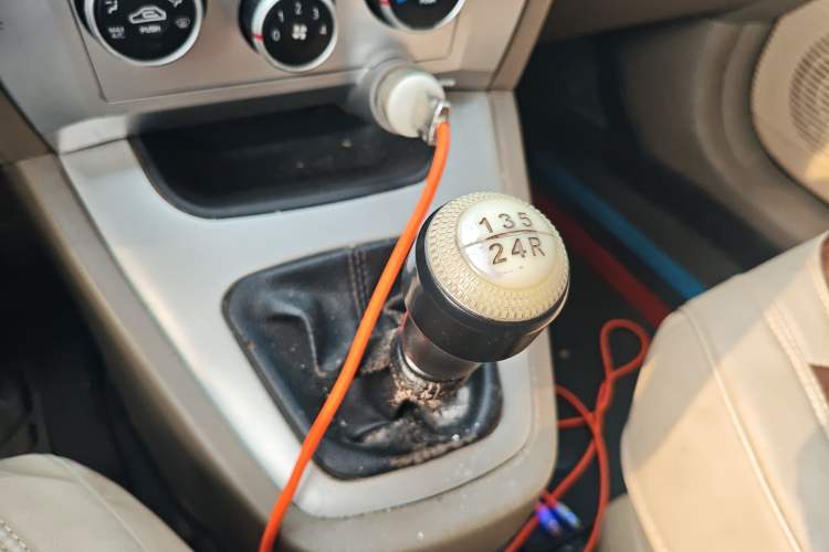 Used Hyundai Tucson 2013 2.0L Manual Two-Wheel Drive Fashion Edition Gear Lever