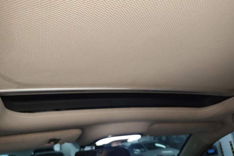 Used BYD Song New Energy 2017 Song DM 1.5TID All-Wheel Drive Luxury Model Headliner