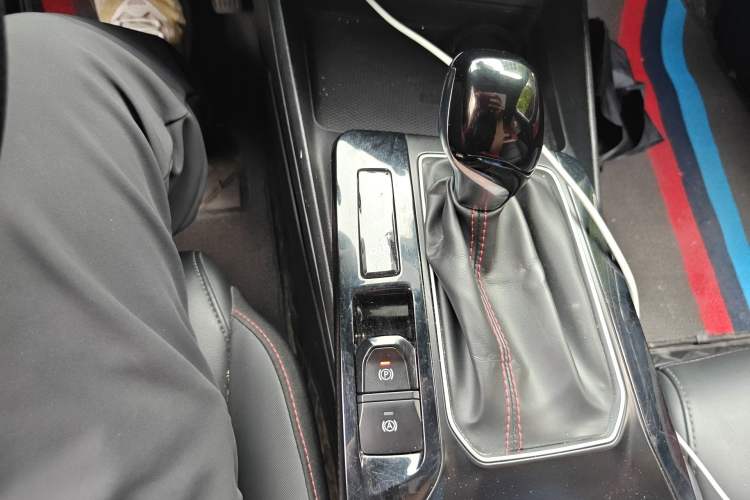 Used MG 5 2022 180 DVVT CVT Youth Luxury Edition Gear Lever