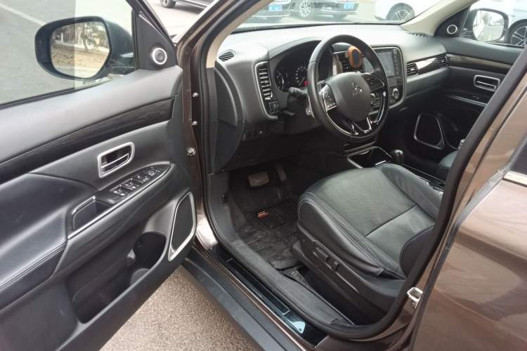 Used Mitsubishi Outlander 2018 2.4L 4x4 Elite Edition 5 Seats
