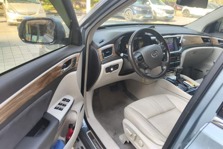 Used GAC Trumpchi GS8 2017 320T Two-Wheel Drive Luxury Smart Connectivity Version (7 Seats)