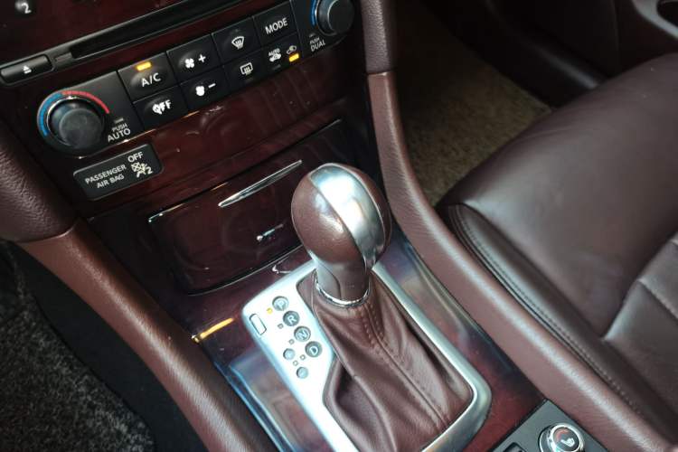 Used Infiniti EX 2011 EX25 Luxury Edition Gear Lever