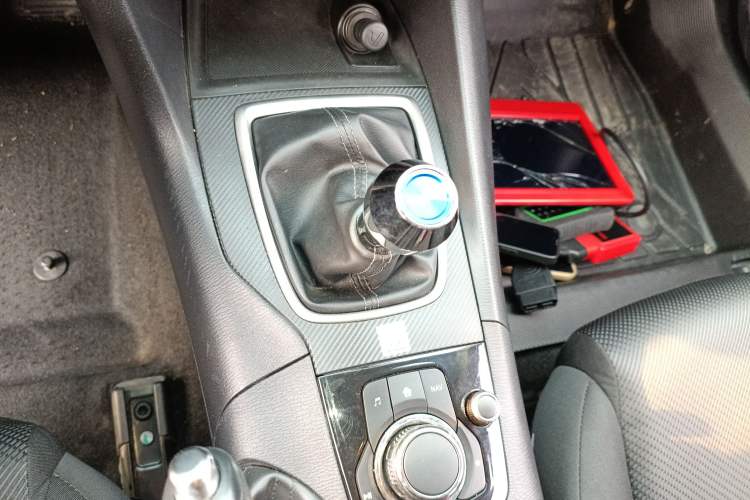 Used Mazda Mazda 3 Axela 2017 Hatchback 1.5L Manual Comfort Edition China V