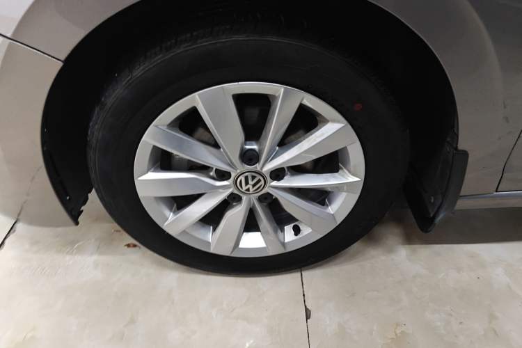 Used Volkswagen Bora 2020 1.5L Automatic Elite Version Left Front Wheel Hub