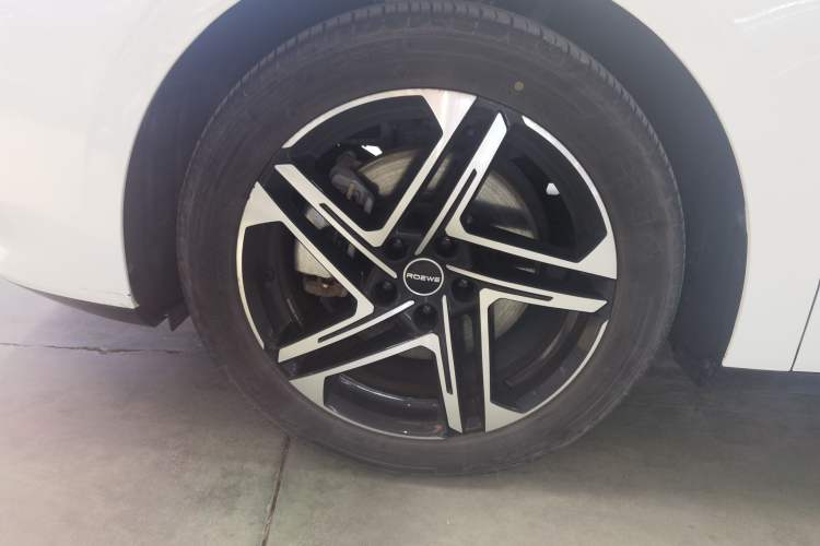 Used Roewe D7 2023 EV 510km Rear-Drive Flagship Edition Left Front Wheel Hub