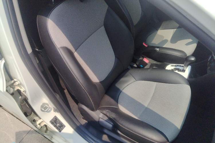 Used Hyundai Verna Ray 2014 1.4L Automatic GLX Right Front Seat