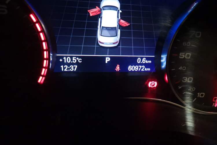 Used Audi A6L 2017 30 FSI Comfort Model Odometer Close Up