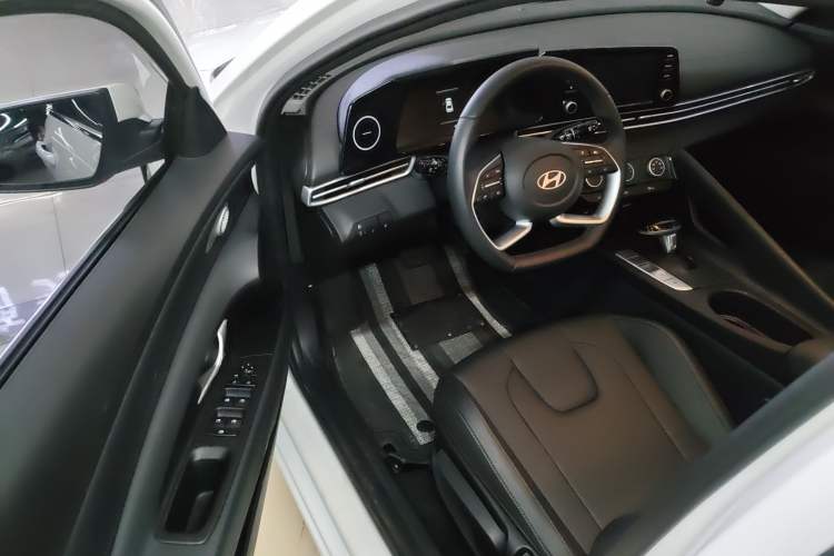 Used Hyundai Elantra 2023 1.5L CVT GLX Elite Edition Driver Seat