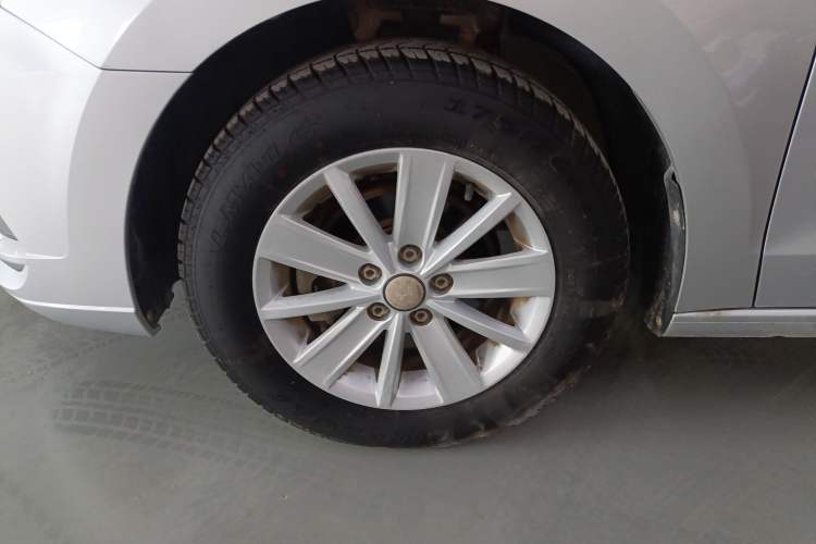 Used Volkswagen Jetta 2017 1.5L Manual Fashion Edition Exterior 4