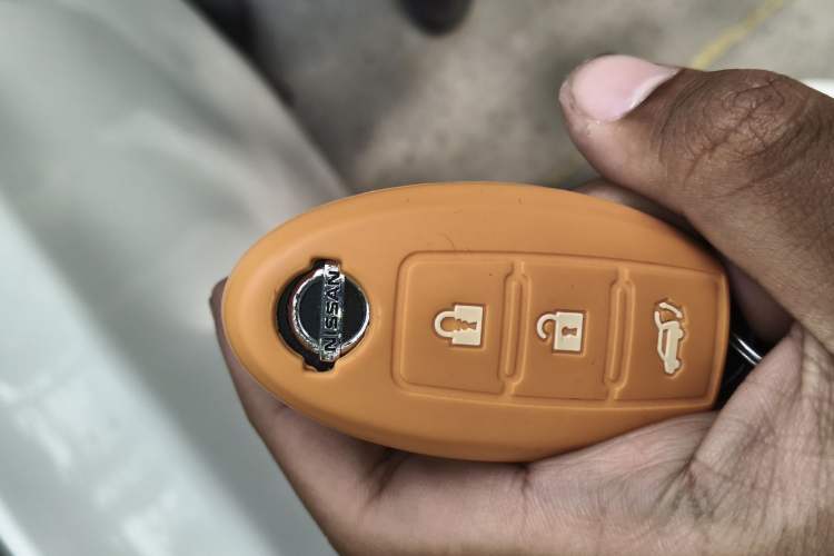 Used Nissan Sylphy 2019 1.6XV CVT Smart Connect Luxury Edition China VI Standard Vehicle Key