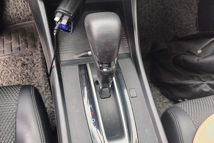 Used Honda Jade 2013 1.8L automatic Comfort version 5 seats Gear Lever