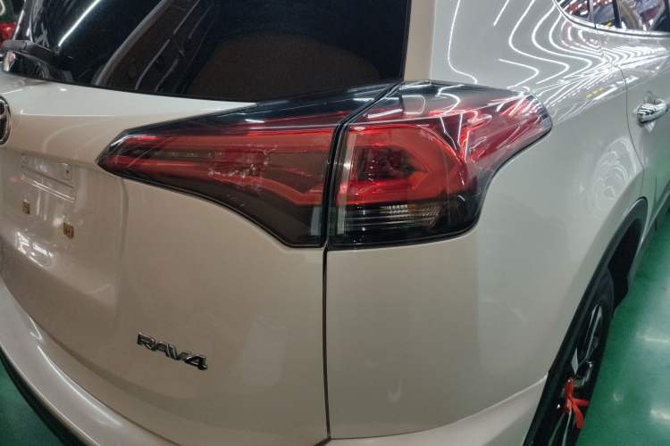 Used Toyota RAV4 2019 2.0L CVT Two-Wheel Drive Comfort Edition China VI Standard
