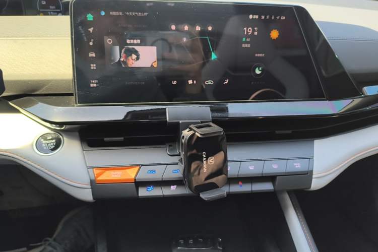 Used CHANGAN UNI-V iDD 2024 Blue Whale Smart Electric iDD 136km ZhiKu Model