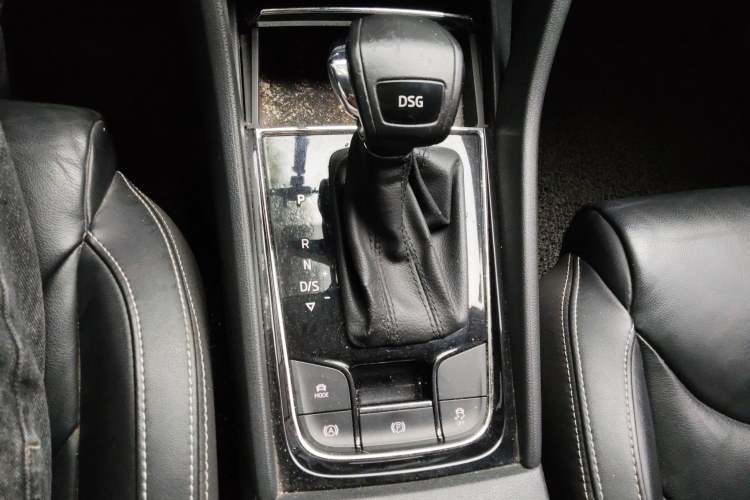 Used Skoda Kodiaq 2019 Facelifted TSI330 5-Seater Two-Wheel-Drive Luxury Enjoyment Edition China VI Standard Gear Lever