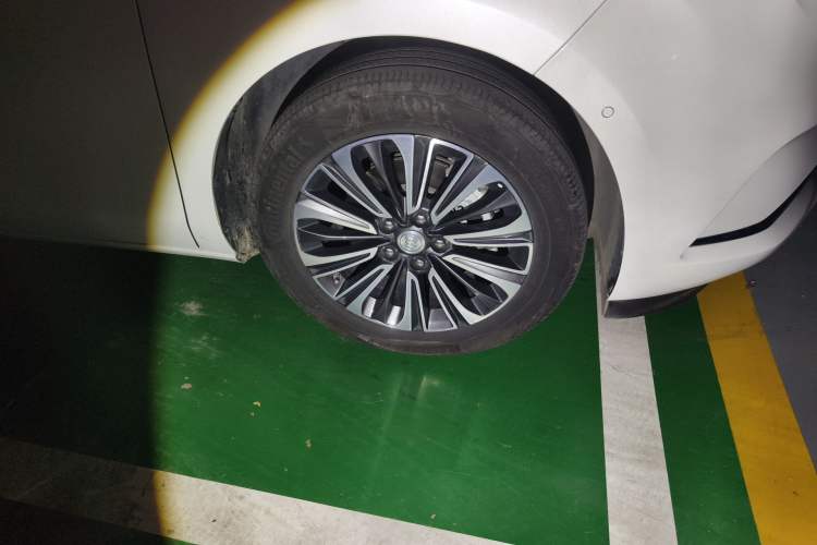 Used Buick GL8 2021 ES Landtrek 653T Smart Luxury Model Right Front Wheel Hub