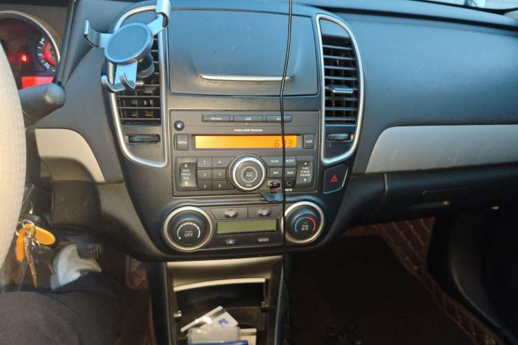 Used Nissan Sylphy 2016 Classic 1.6XE Manual Leading Edition Audio And AC Panel