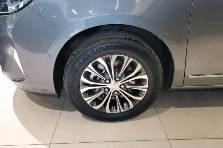 Used Buick GL8 2022 Land Business Class 652T Smart Deluxe Model Left Front Wheel Hub