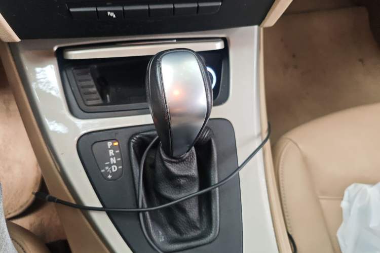 Used BMW 3 Series 2011 320i Luxury Edition Gear Lever
