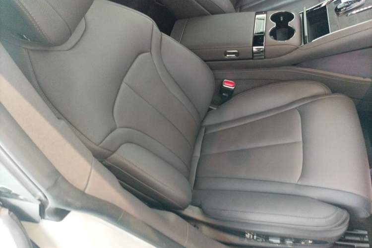 Used Denza Z9 2024 1100 km All-Wheel-Drive Ultra Version
