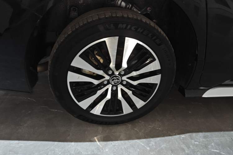 Used Toyota Granvia 2023 2.5L Hybrid Comfort Edition Right Rear Wheel Hub