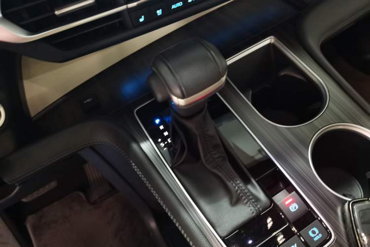 Used Toyota SIENNA 2021 2.5L Hybrid Premium Edition Gear Lever