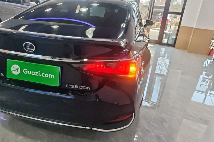 Used Lexus ES 2021 300h Deluxe Edition