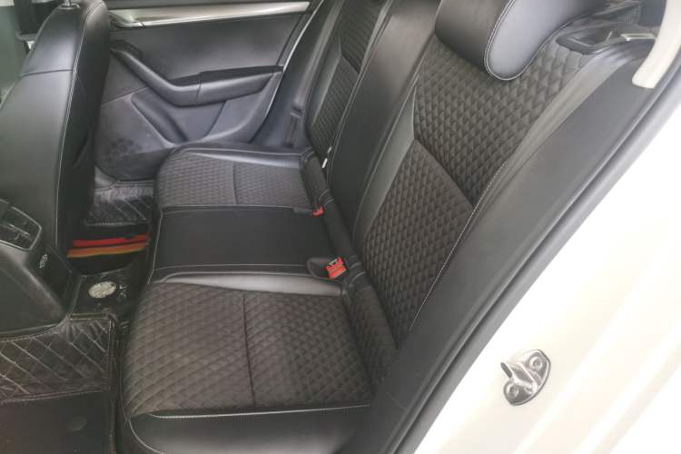 Used Skoda Octavia 2019 1.5L Automatic Smart Drive Luxury Edition China VI Standard Left Rear Seat