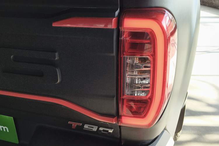 Used SAIC MAXUS T90 2021 2.0T Single-Turbo Automatic All-Wheel Drive High-Ride Elite Version with Extended Cargo Bed