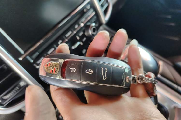 Used Porsche Cayenne  Vehicle Key