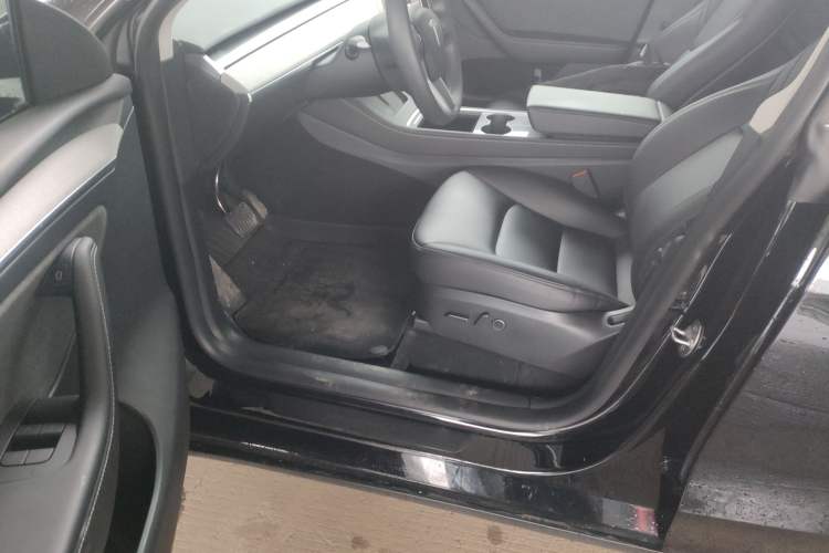 Used Tesla Model Y 2023 Rear-Wheel-Drive Version
