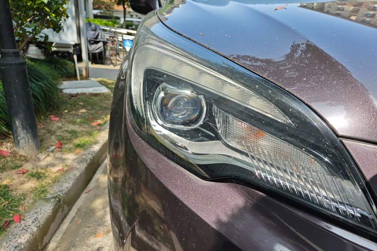 Used Buick Envision 2018 28T Four-Wheel Drive Elite Version Right Front Headlight