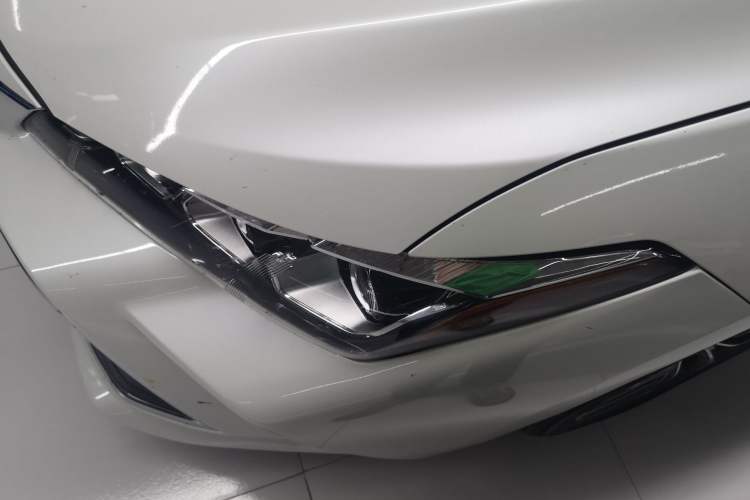 Used Toyota Avalon 2019 Dual-Engine 2.5L Luxury Edition China VI Standard