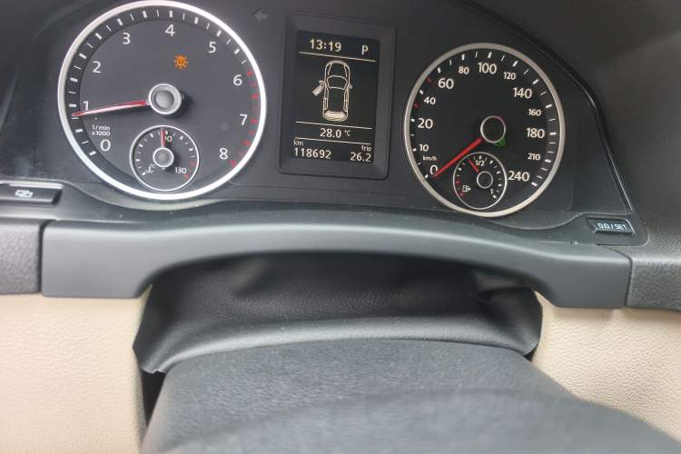 Used Volkswagen Tiguan 2010 1.8 TSI Automatic Two-Wheel Drive Trend Edition Odometer Close Up