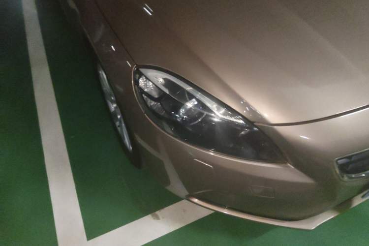 Used Volvo V40 2013 2.0T Zhiya Edition