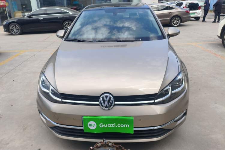 Used Volkswagen Golf 2018 230TSI Automatic Luxury Version Front