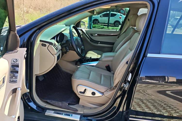 Used Mercedes-Benz R-Class 2010 R 350 L 4MATIC Left Front Seat