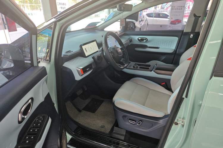 Used AION Y 2022 70 Tech Edition Lithium Iron Phosphate Left Front Seat