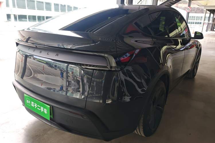 Used Tesla Model Y 2025 Rear-Wheel-Drive Version
