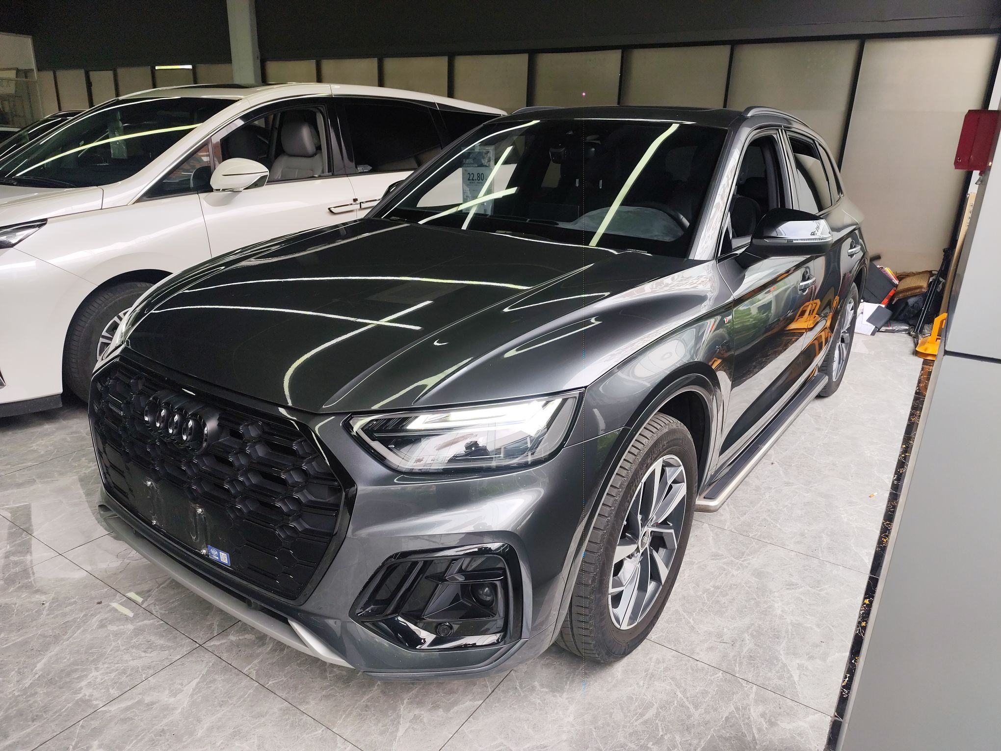 Под передней частью автомобиля