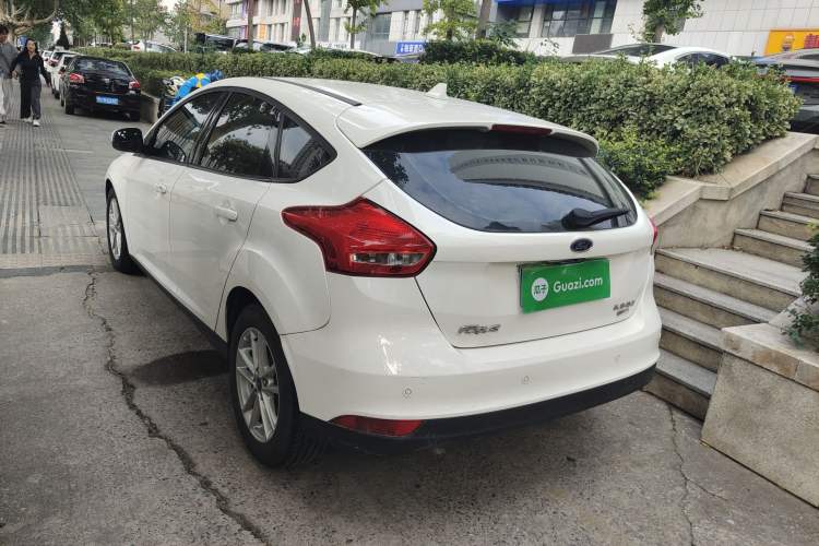 Used Ford Focus 2015 Hatchback EcoBoost 125 Automatic Supreme Style Edition