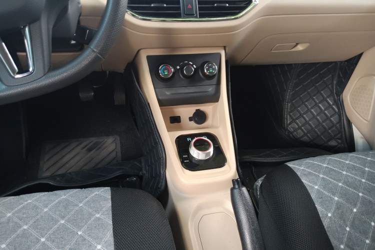 Used Kuayue Kuayue Xing V7 EV 2024 251 km Hatchback Comfort Version 6 Seats